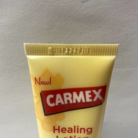 (6) Carmex Healing Lotion Vitamin E Aloe - Picture 2 of 13